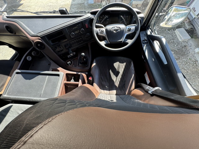 日野プロフィアトレーラーヘッド（トラクターヘッド）大型（10t）[写真10]