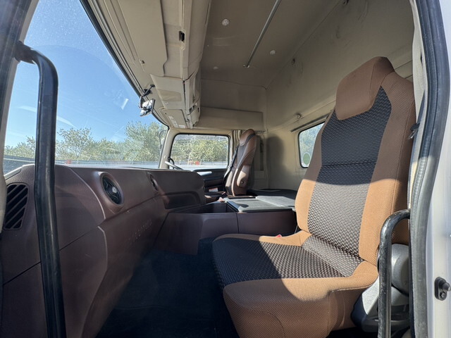 日野プロフィアトレーラーヘッド（トラクターヘッド）大型（10t）[写真11]