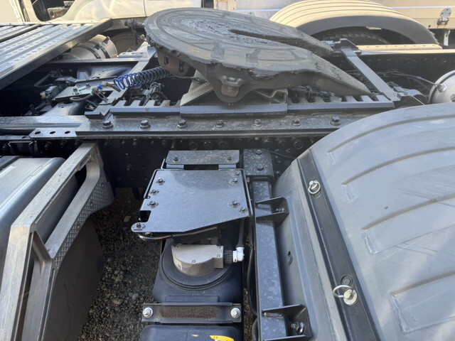 日野プロフィアトレーラーヘッド（トラクターヘッド）大型（10t）[写真24]