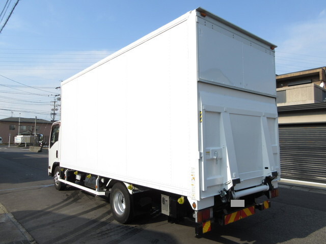 いすゞエルフパネルバン小型（2t・3t）[写真02]
