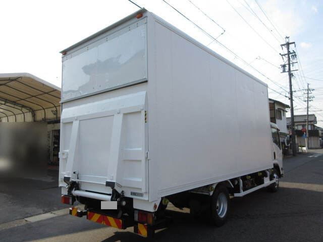 いすゞエルフパネルバン小型（2t・3t）[写真08]