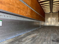 いすゞギガアルミウイング大型（10t）[写真12]