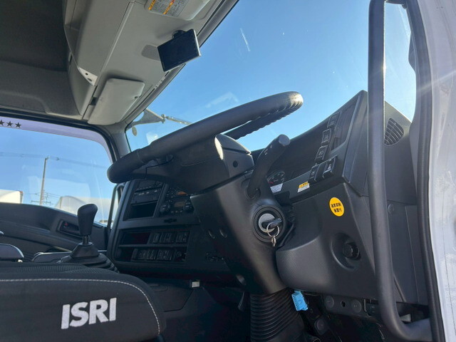 いすゞギガアルミウイング大型（10t）[写真15]