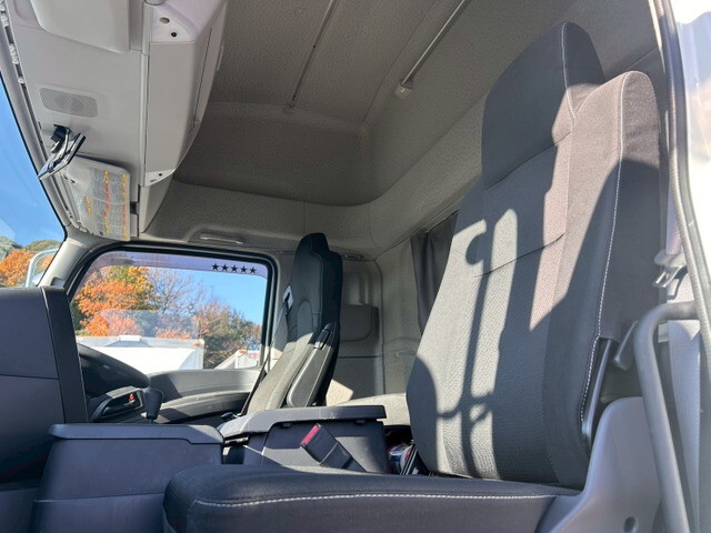 いすゞギガアルミウイング大型（10t）[写真16]