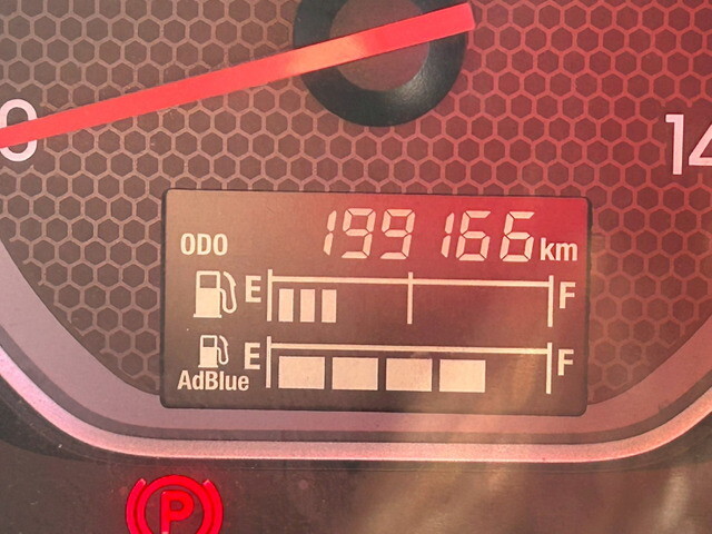 いすゞギガアルミウイング大型（10t）[写真21]