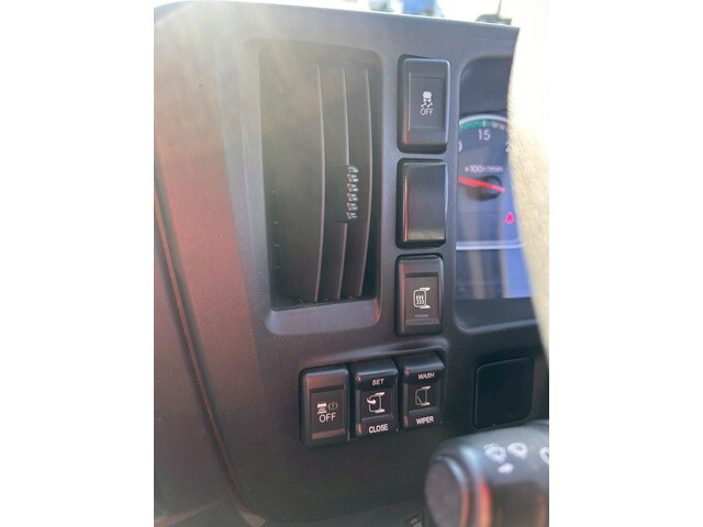 いすゞギガアルミウイング大型（10t）[写真22]