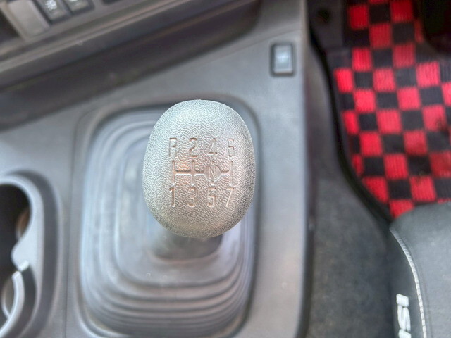 いすゞギガアルミウイング大型（10t）[写真28]