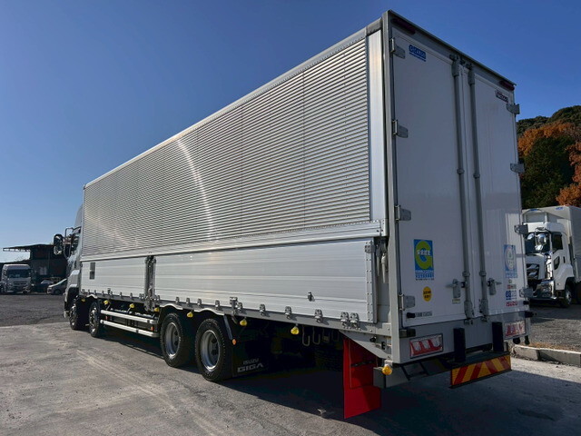 いすゞギガアルミウイング大型（10t）[写真03]