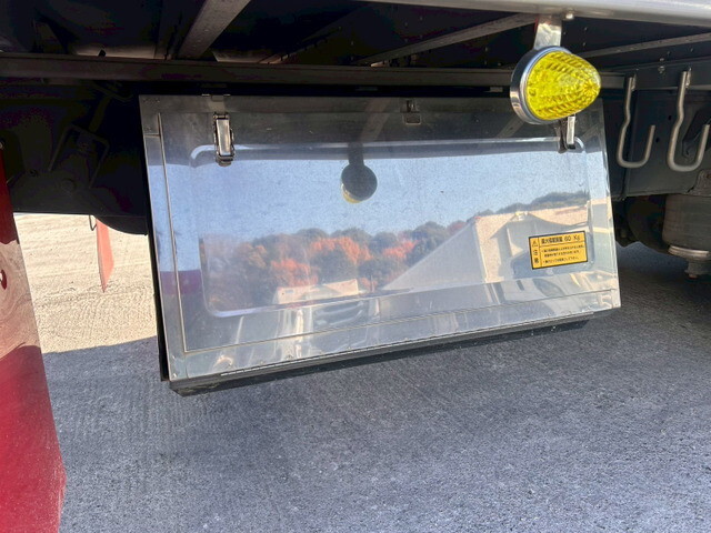 いすゞギガアルミウイング大型（10t）[写真34]