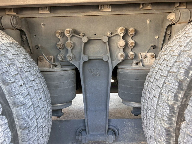 いすゞギガアルミウイング大型（10t）[写真38]