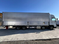 いすゞギガアルミウイング大型（10t）[写真10]