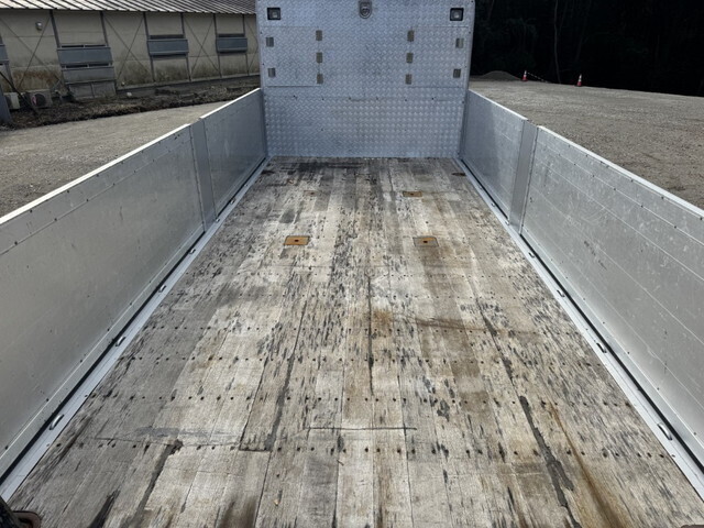 三菱ふそうスーパーグレートアルミブロック大型（10t）[写真13]