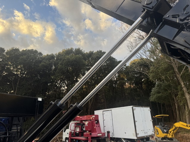 三菱ふそうスーパーグレートコンテナ専用車大型（10t）[写真11]