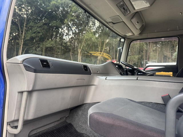 三菱ふそうスーパーグレートコンテナ専用車大型（10t）[写真26]