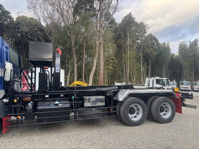 三菱ふそうスーパーグレートコンテナ専用車大型（10t）[写真09]