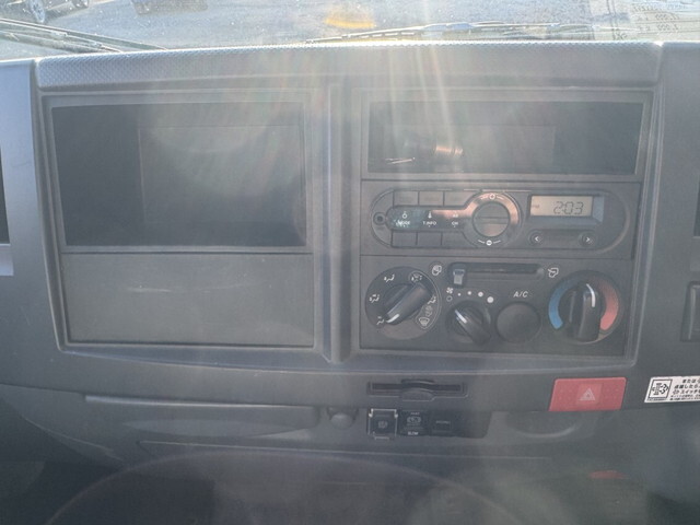 いすゞエルフパッカー車（塵芥車）小型（2t・3t）[写真21]