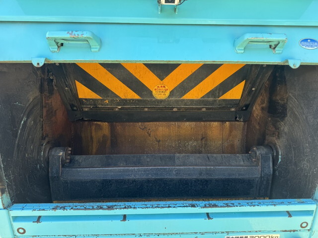 いすゞエルフパッカー車（塵芥車）小型（2t・3t）[写真07]