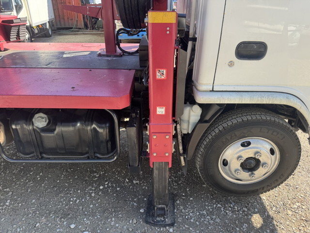 いすゞエルフ高所作業車小型（2t・3t）[写真13]