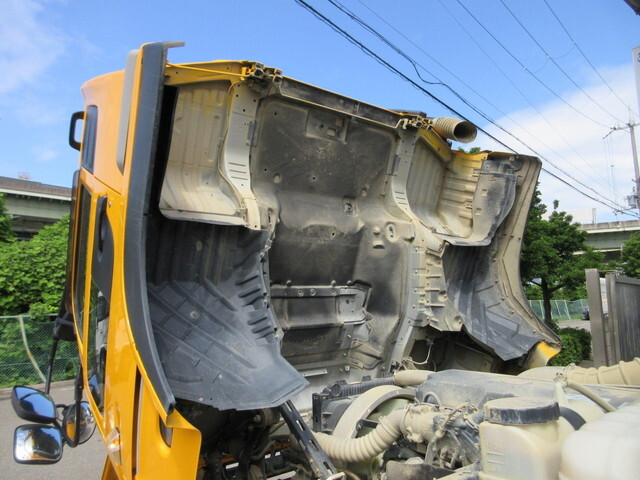 日産クオンダンプ大型（10t）[写真18]