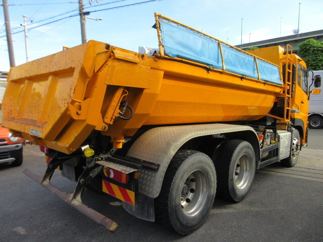 日産クオンダンプ大型（10t）[写真02]