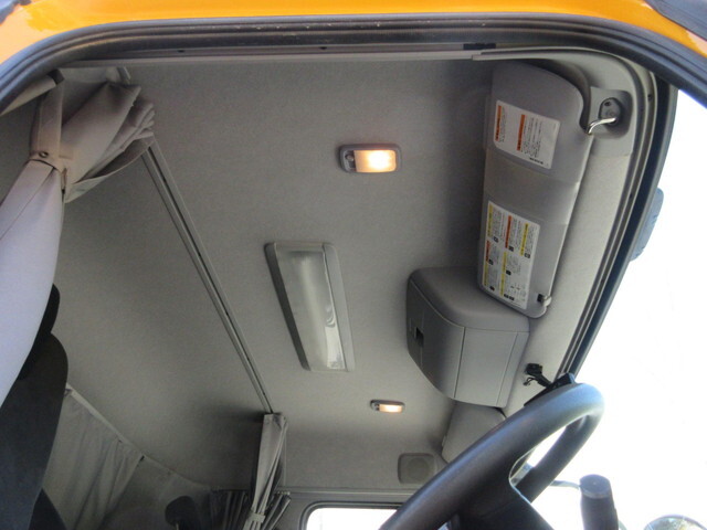 日産クオンダンプ大型（10t）[写真23]