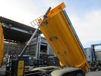 日産クオンダンプ大型（10t）[写真08]