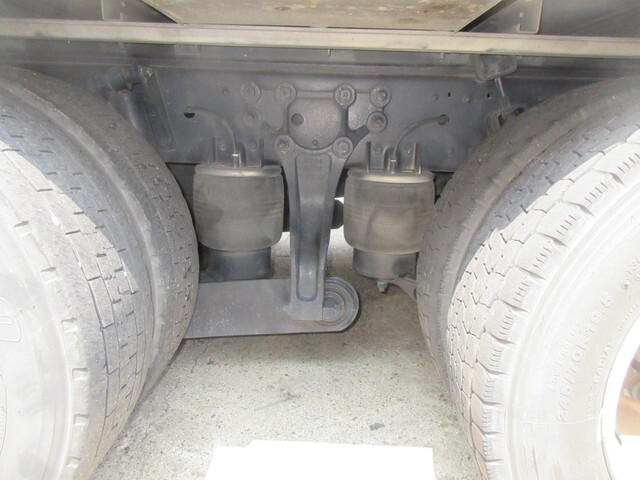 日産クオンアルミウイング大型（10t）[写真16]