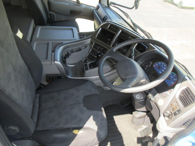 日産クオンアルミウイング大型（10t）[写真28]