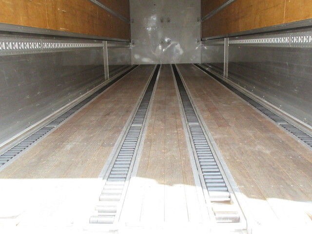 日産クオンアルミウイング大型（10t）[写真08]