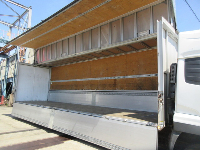 日産クオンアルミウイング大型（10t）[写真10]