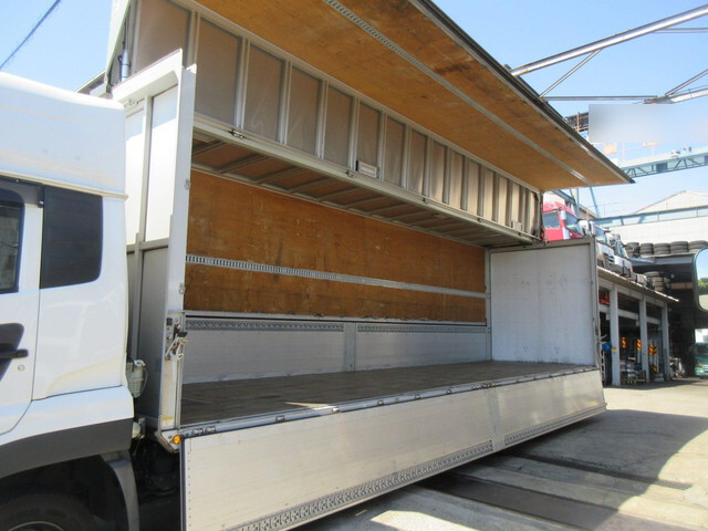 日産クオンアルミウイング大型（10t）[写真12]