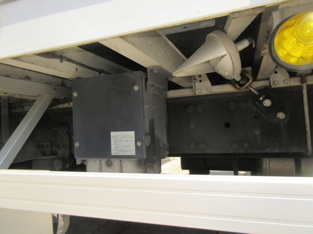 日産クオンアルミウイング大型（10t）[写真14]