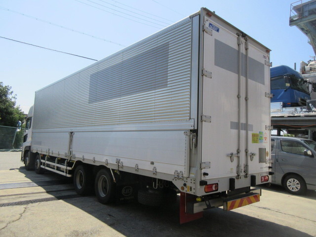 日産クオンアルミウイング大型（10t）[写真02]