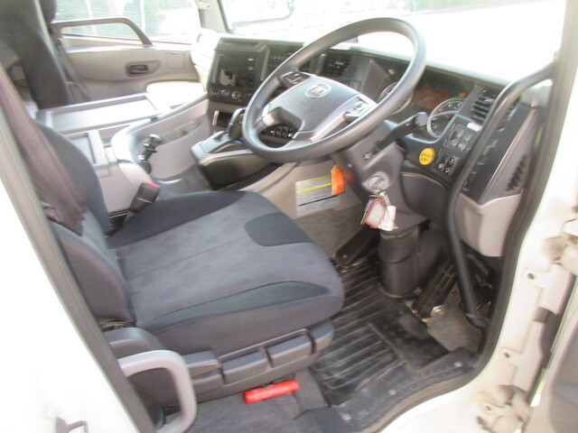 日産クオンアルミウイング大型（10t）[写真22]