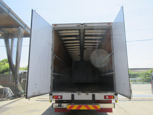 日産クオンアルミウイング大型（10t）[写真05]