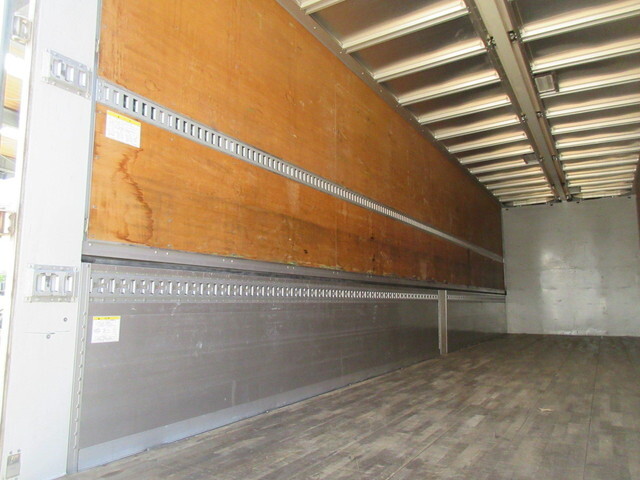 日産クオンアルミウイング大型（10t）[写真06]