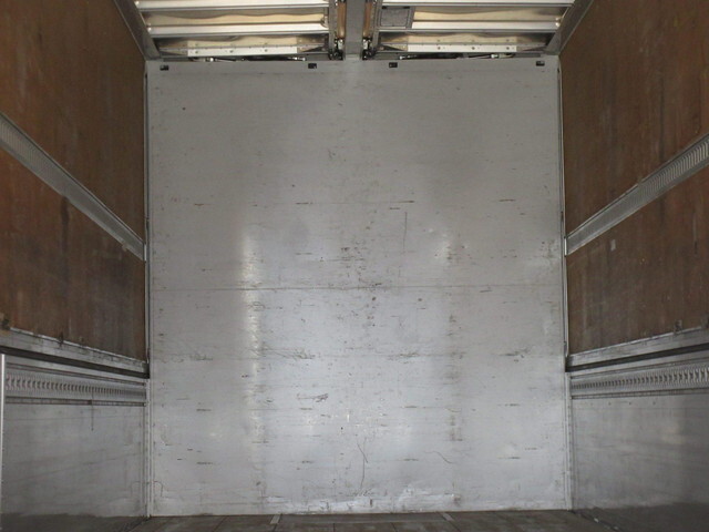 日産クオンアルミウイング大型（10t）[写真08]