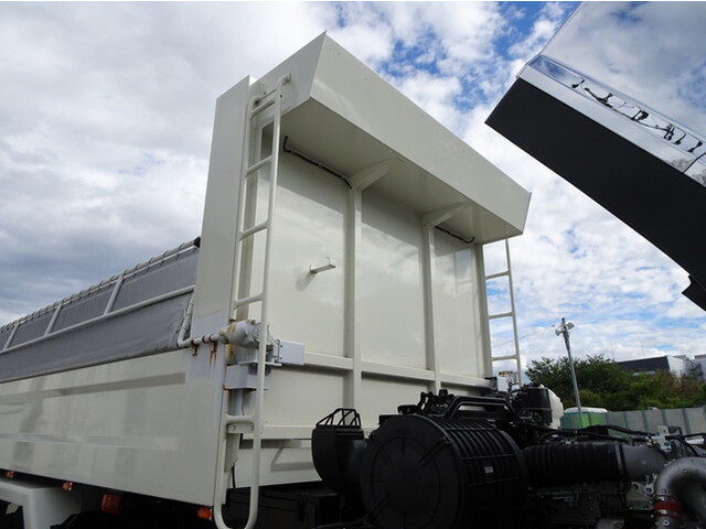 いすゞギガダンプ大型（10t）[写真10]