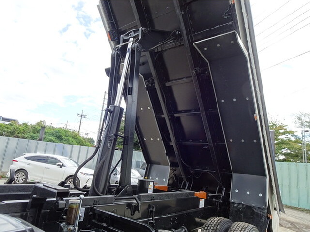 いすゞギガダンプ大型（10t）[写真11]