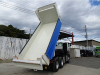 いすゞギガダンプ大型（10t）[写真09]