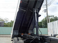 いすゞギガダンプ大型（10t）[写真10]