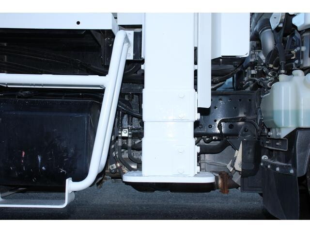 いすゞエルフ高所作業車小型（2t・3t）[写真28]