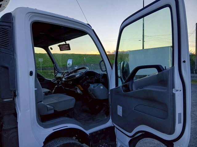 日野デュトロ冷凍車（冷蔵車）小型（2t・3t）[写真11]