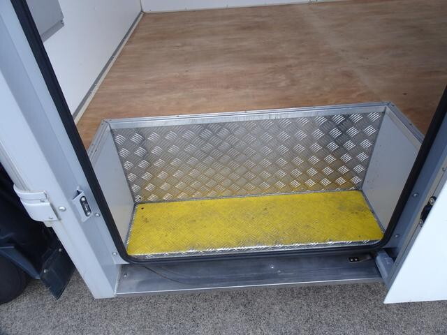 いすゞエルフパネルバン小型（2t・3t）[写真19]