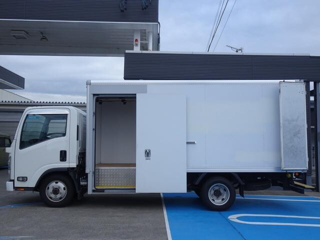 いすゞエルフパネルバン小型（2t・3t）[写真08]