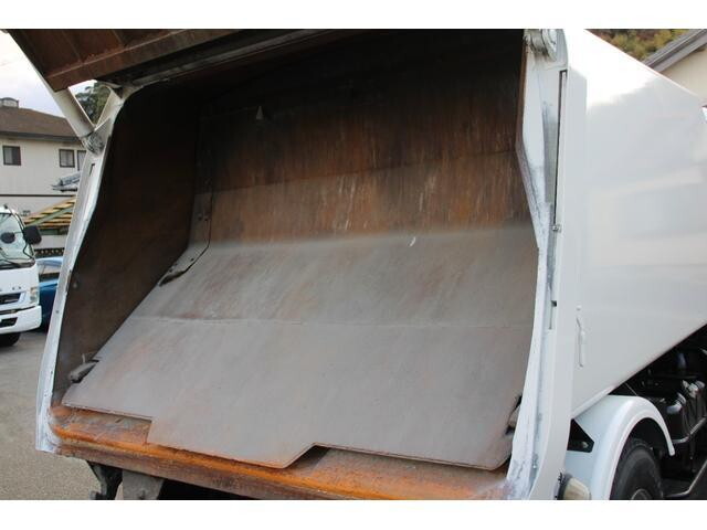 いすゞエルフパッカー車（塵芥車）小型（2t・3t）[写真12]