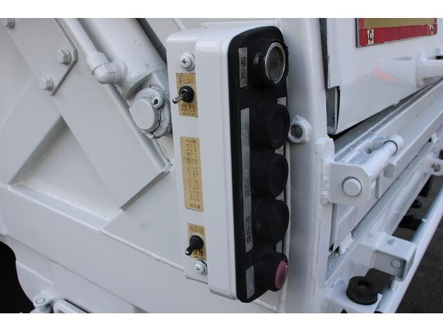 いすゞエルフパッカー車（塵芥車）小型（2t・3t）[写真30]