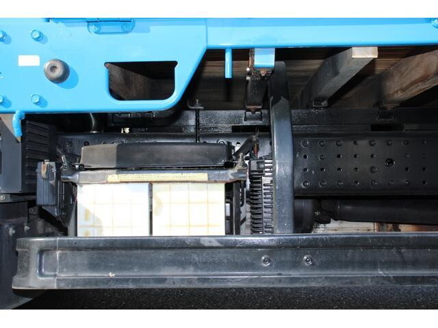 三菱ふそうキャンター平ボディ小型（2t・3t）[写真17]