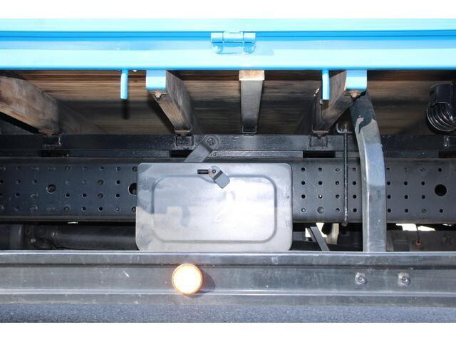 三菱ふそうキャンター平ボディ小型（2t・3t）[写真18]