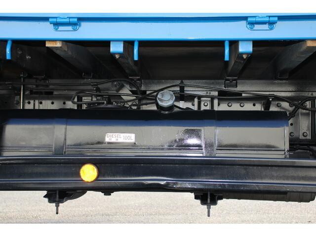 三菱ふそうキャンター平ボディ小型（2t・3t）[写真23]